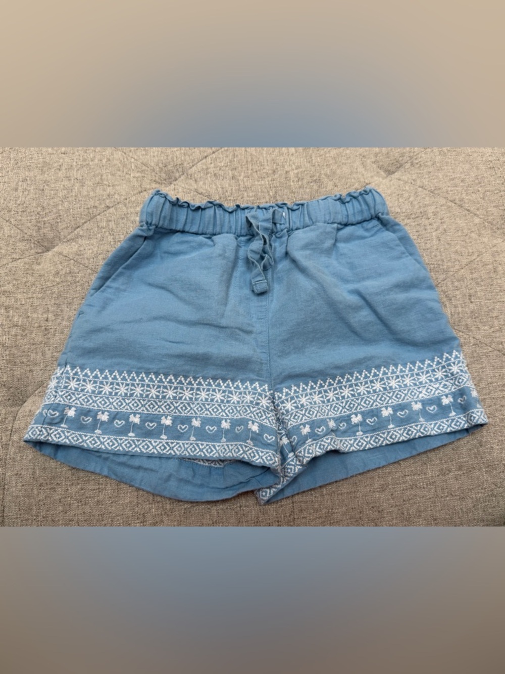 GIRLS CREW CUTS, EMBROIDERED BLUE AND WHITE SHORTS SIZE 3